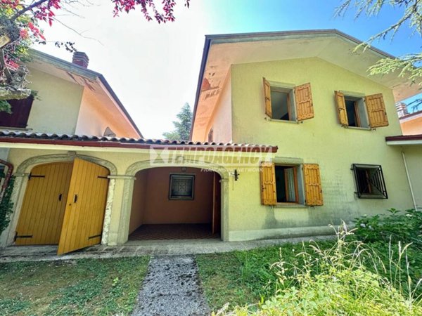 casa indipendente in vendita a Serramazzoni in zona Faeto