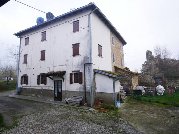 casa indipendente in vendita a Serramazzoni in zona Riccò