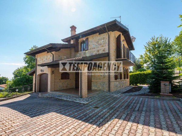 casa indipendente in vendita a Serramazzoni in zona Faeto