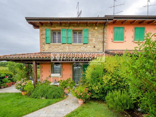 casa indipendente in vendita a Serramazzoni in zona San Dalmazio