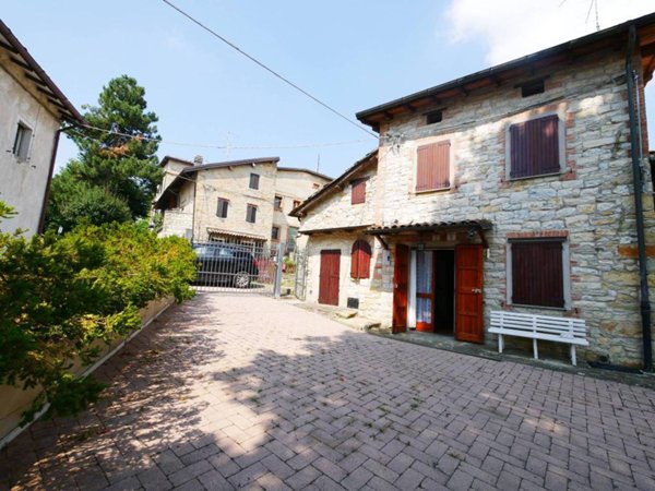 casa indipendente in vendita a Serramazzoni in zona Faeto