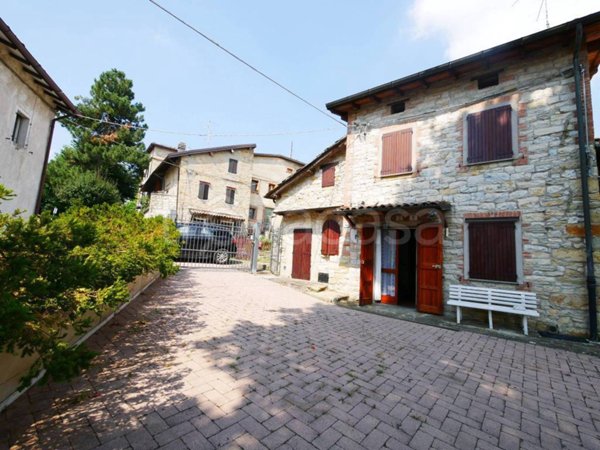 casa indipendente in vendita a Serramazzoni in zona Faeto