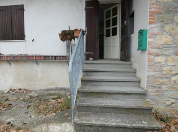 appartamento in vendita a Serramazzoni in zona Pompeano