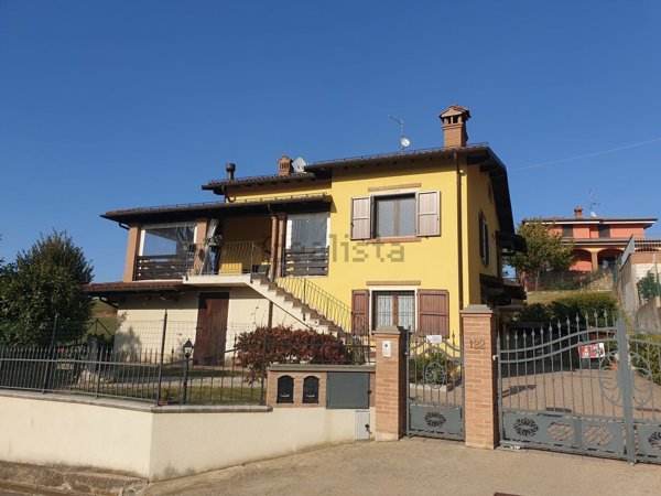 casa indipendente in vendita a Serramazzoni in zona Pazzano