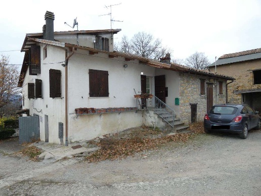 appartamento in vendita a Serramazzoni in zona Pompeano