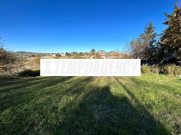 terreno edificabile in vendita a Serramazzoni in zona Pazzano