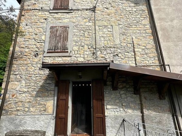 casa indipendente in vendita a Serramazzoni in zona Monfestino