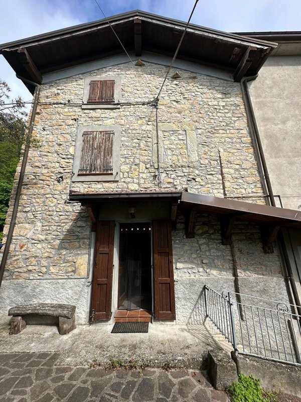 casa indipendente in vendita a Serramazzoni in zona Monfestino