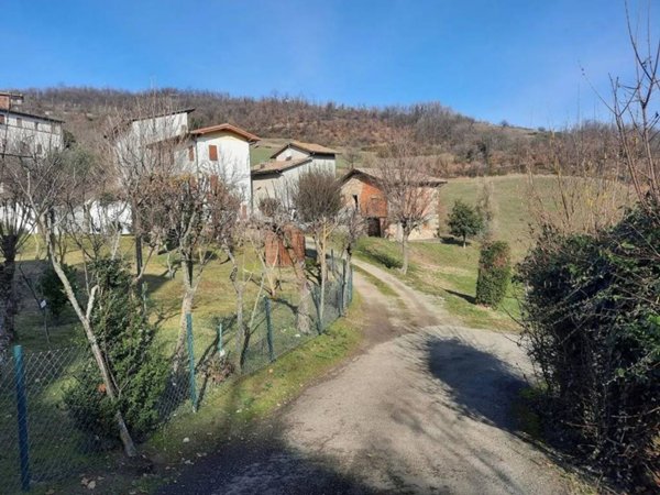 casa indipendente in vendita a Serramazzoni in zona Varana