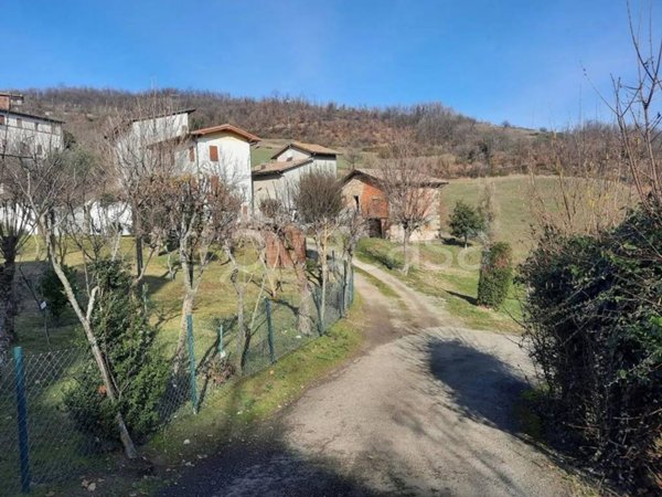 casa indipendente in vendita a Serramazzoni in zona Varana