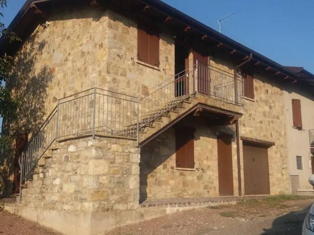 casa indipendente in vendita a Serramazzoni in zona Pompeano