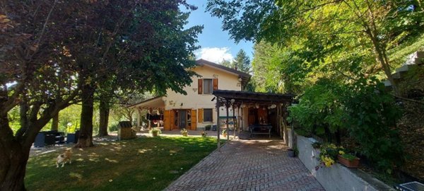 casa indipendente in vendita a Serramazzoni in zona Riccò