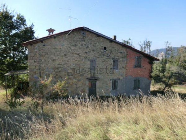 casale in vendita a Serramazzoni in zona Pompeano