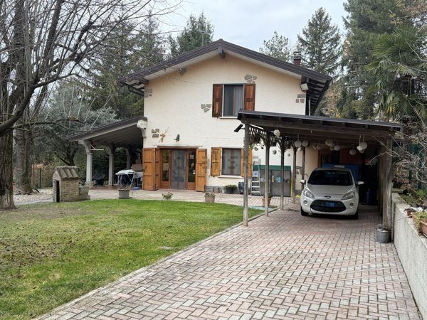 casa indipendente in vendita a Serramazzoni in zona Riccò