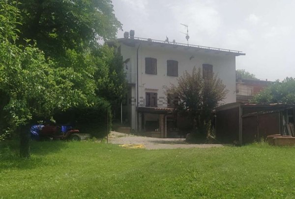 casa semindipendente in vendita a Serramazzoni in zona Riccò