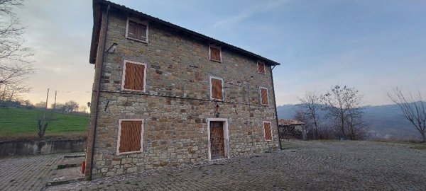 casale in vendita a Serramazzoni