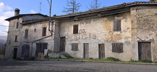casa semindipendente in vendita a Serramazzoni in zona Pazzano