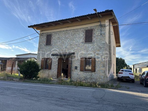 casa indipendente in vendita a Serramazzoni in zona Pompeano