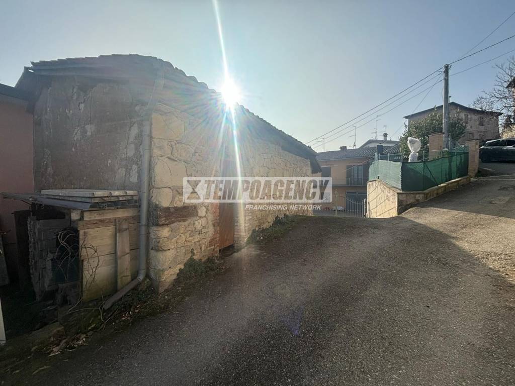 appartamento in vendita a Serramazzoni in zona Montagnana