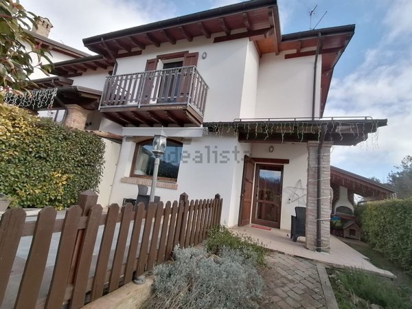 casa indipendente in vendita a Serramazzoni in zona Selva