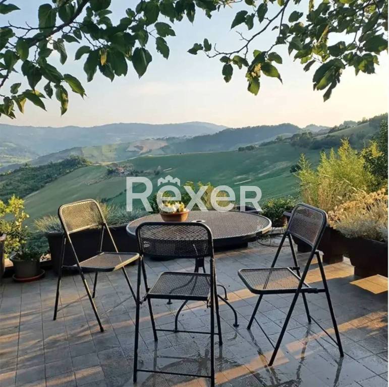 casa indipendente in vendita a Serramazzoni in zona Riccò