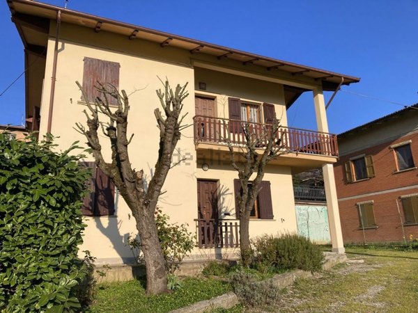 casa indipendente in vendita a Serramazzoni in zona Riccò