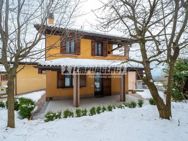 casa indipendente in vendita a Serramazzoni in zona Ligorzano