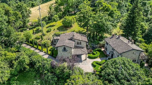casa indipendente in vendita a Serramazzoni in zona Pazzano