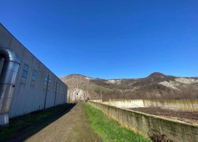 locale commerciale in vendita a Serramazzoni