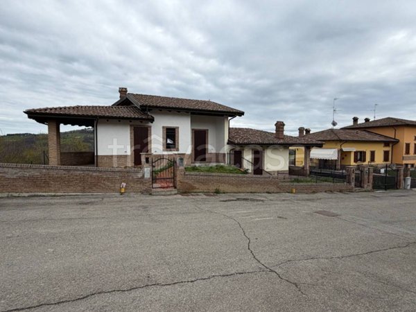 casa indipendente in vendita a Serramazzoni in zona Pazzano
