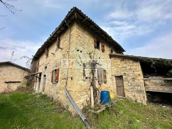 appartamento in vendita a Serramazzoni in zona Pazzano