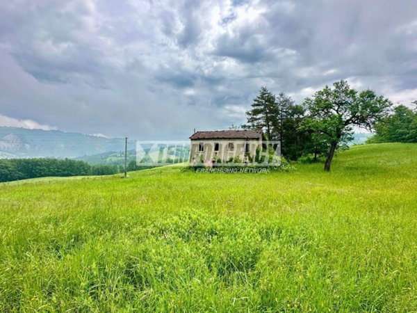 casa indipendente in vendita a Serramazzoni in zona Pompeano