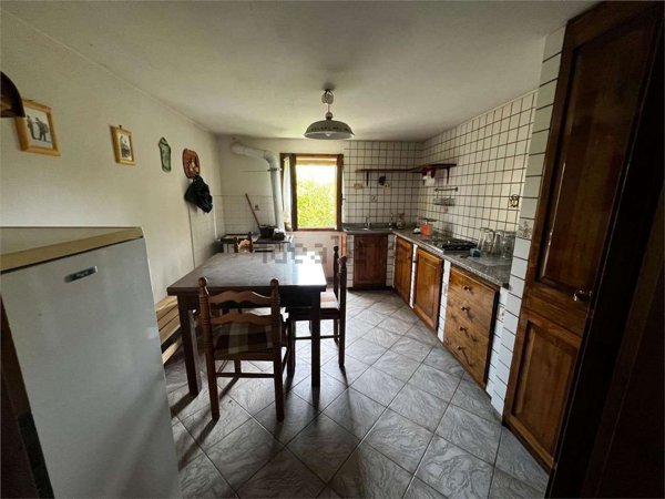 casa indipendente in vendita a Serramazzoni in zona Pompeano