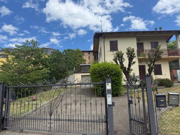 casa indipendente in vendita a Serramazzoni in zona Riccò