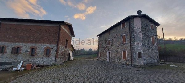 casale in vendita a Serramazzoni