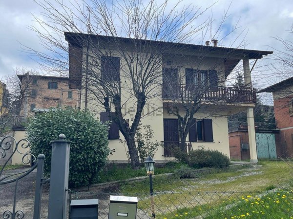 casa indipendente in vendita a Serramazzoni in zona Riccò
