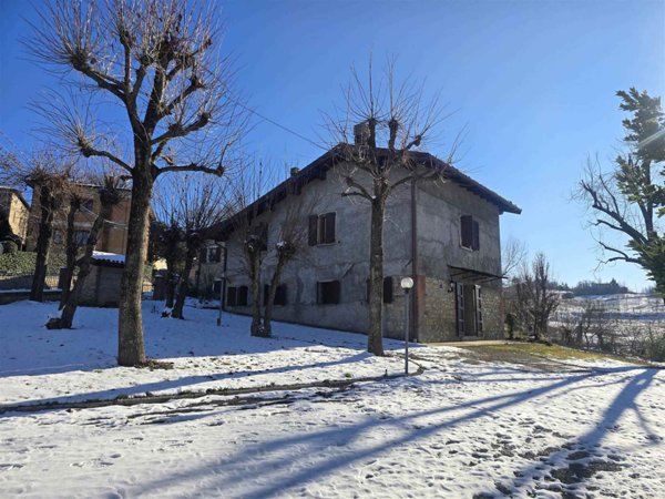casa indipendente in vendita a Serramazzoni in zona Riccò