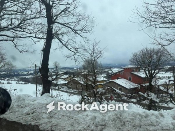 intera palazzina in vendita a Serramazzoni in zona Ligorzano