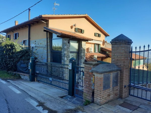 casa indipendente in vendita a Serramazzoni in zona Rocca Santa Maria