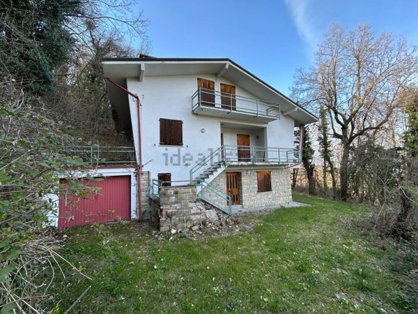 casa indipendente in vendita a Serramazzoni in zona Ligorzano
