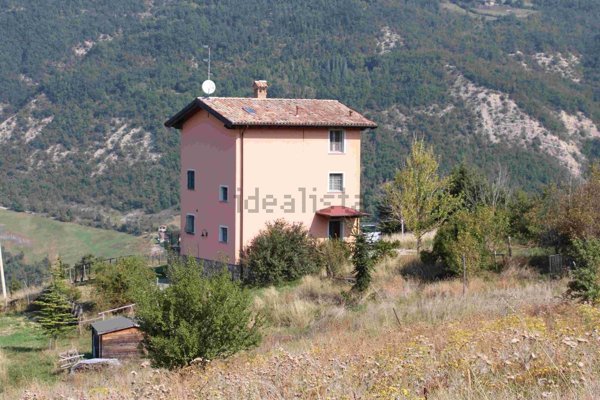 casa indipendente in vendita a Serramazzoni in zona Pompeano