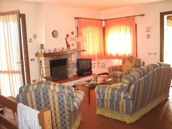 casa indipendente in vendita a Serramazzoni in zona Pazzano