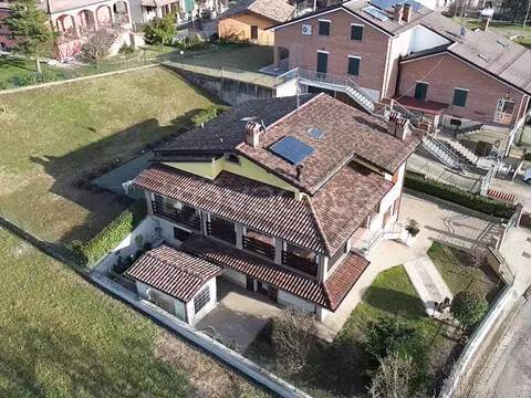 casa indipendente in vendita a Serramazzoni in zona Pazzano