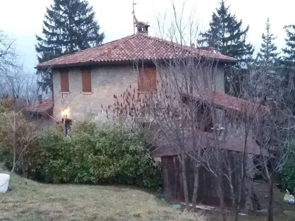 casa indipendente in vendita a Serramazzoni in zona Selva