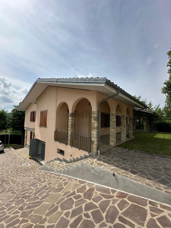 casa indipendente in vendita a Serramazzoni in zona Ligorzano