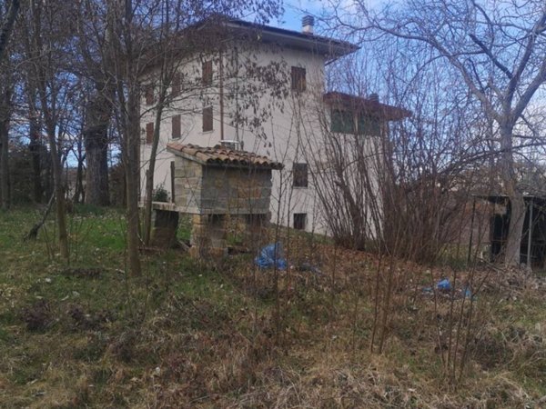 casa indipendente in vendita a Serramazzoni in zona Pompeano