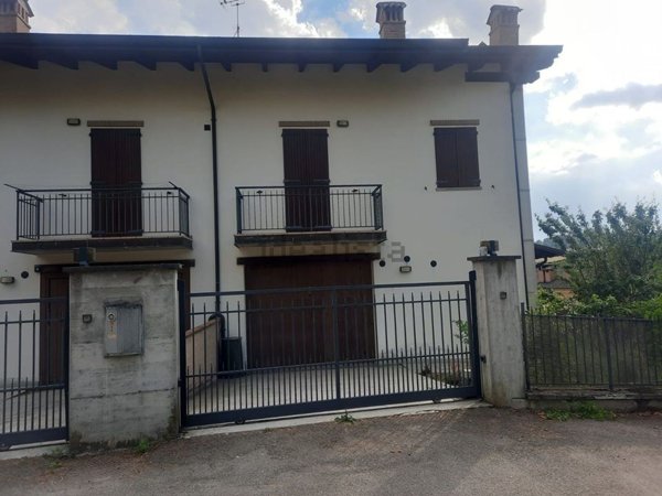 casa indipendente in vendita a Serramazzoni in zona Ligorzano