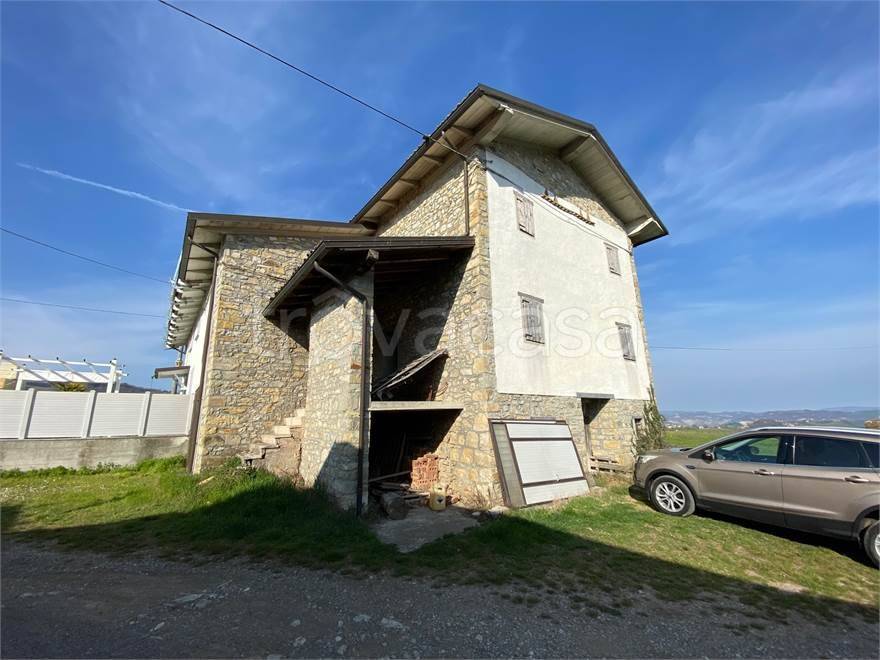 casa indipendente in vendita a Serramazzoni in zona Varana
