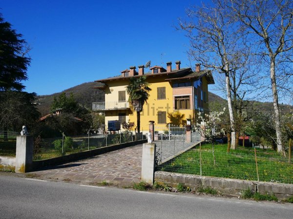 casa indipendente in vendita a Serramazzoni in zona Riccò
