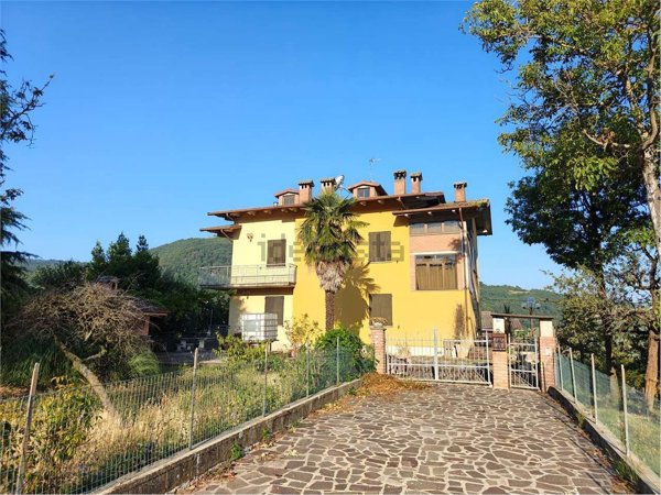 casa indipendente in vendita a Serramazzoni in zona Riccò